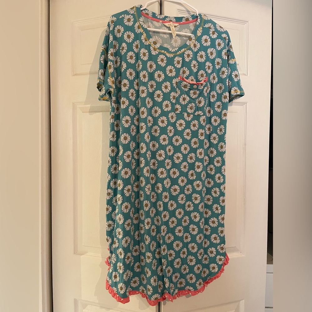Matilda Jane Cora size L daisy print night shirt EUC